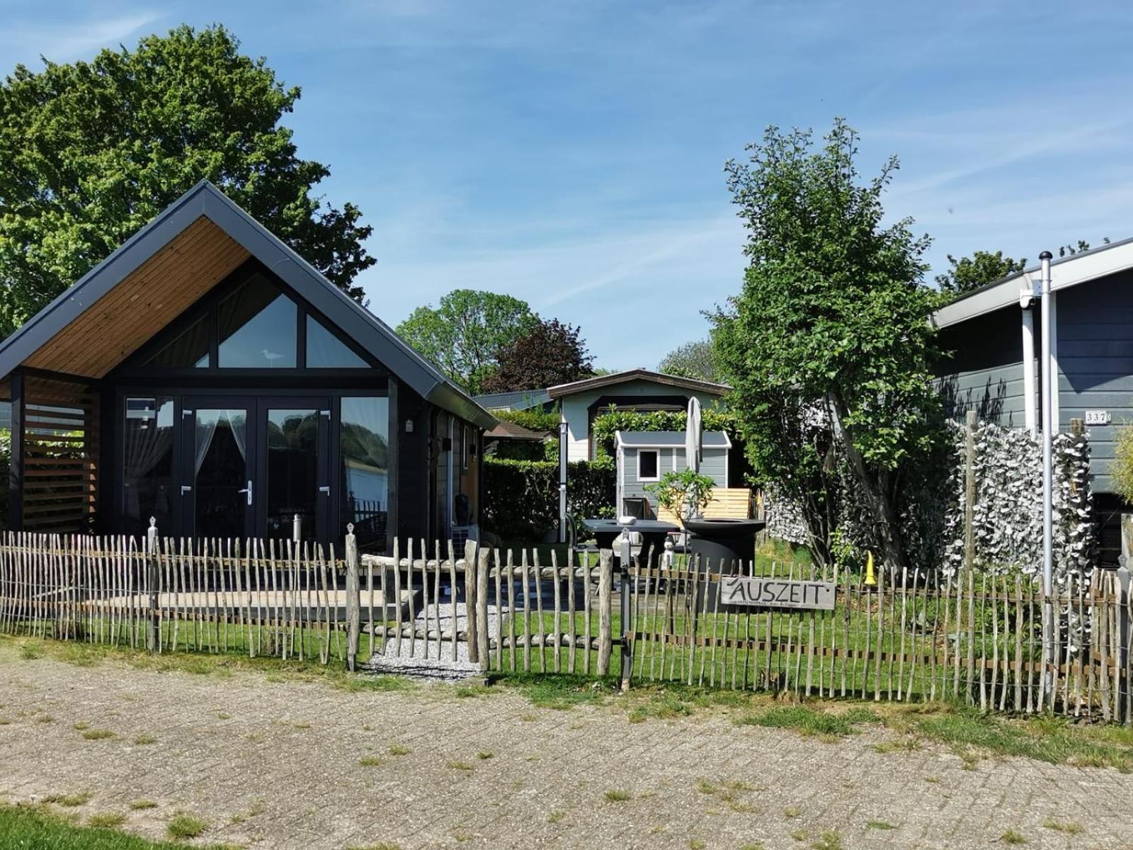 Tiny Haus Auszeit Am See Lathum Esterno foto